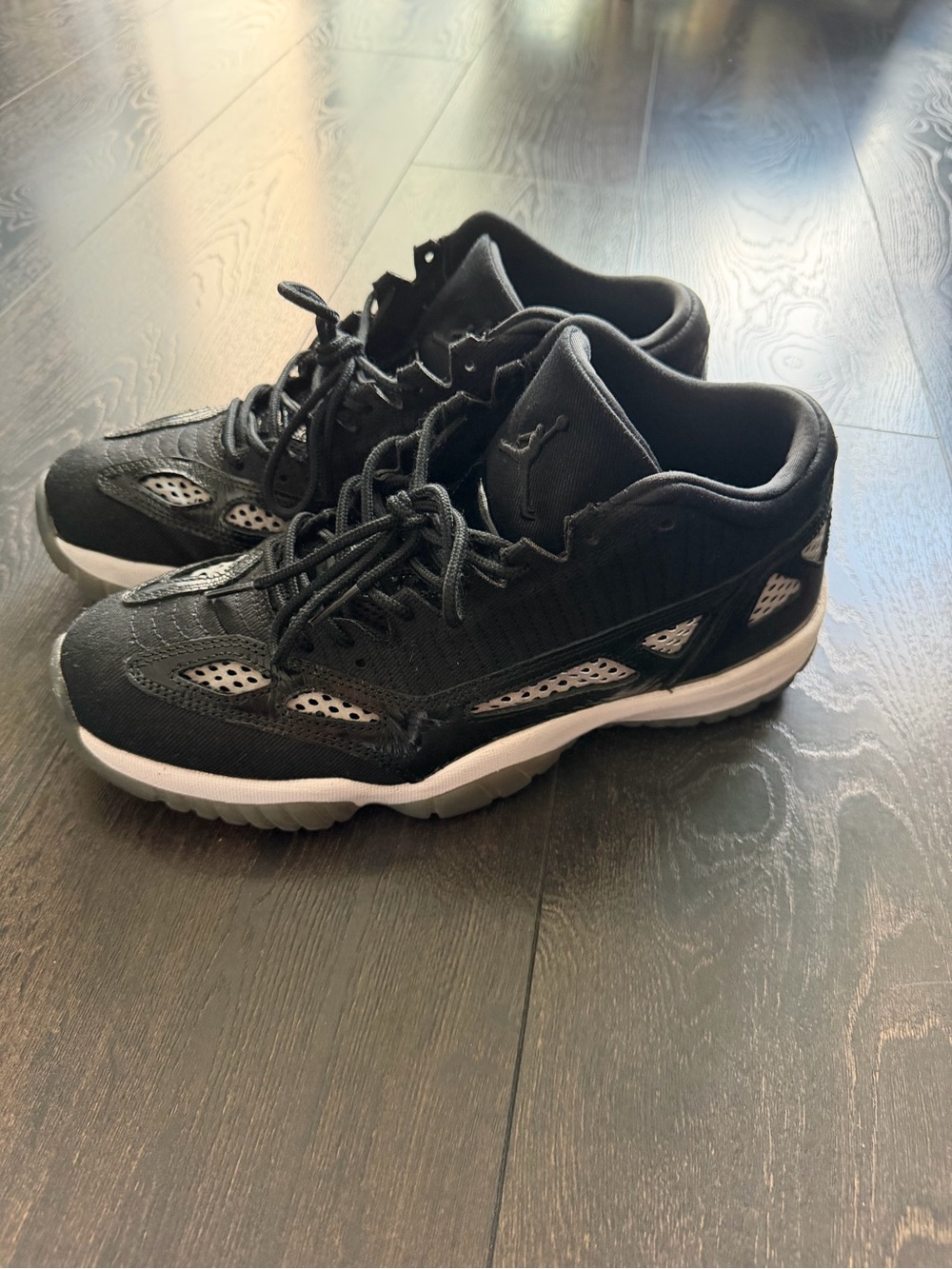 Jordan 11 Low IE “Craft”
